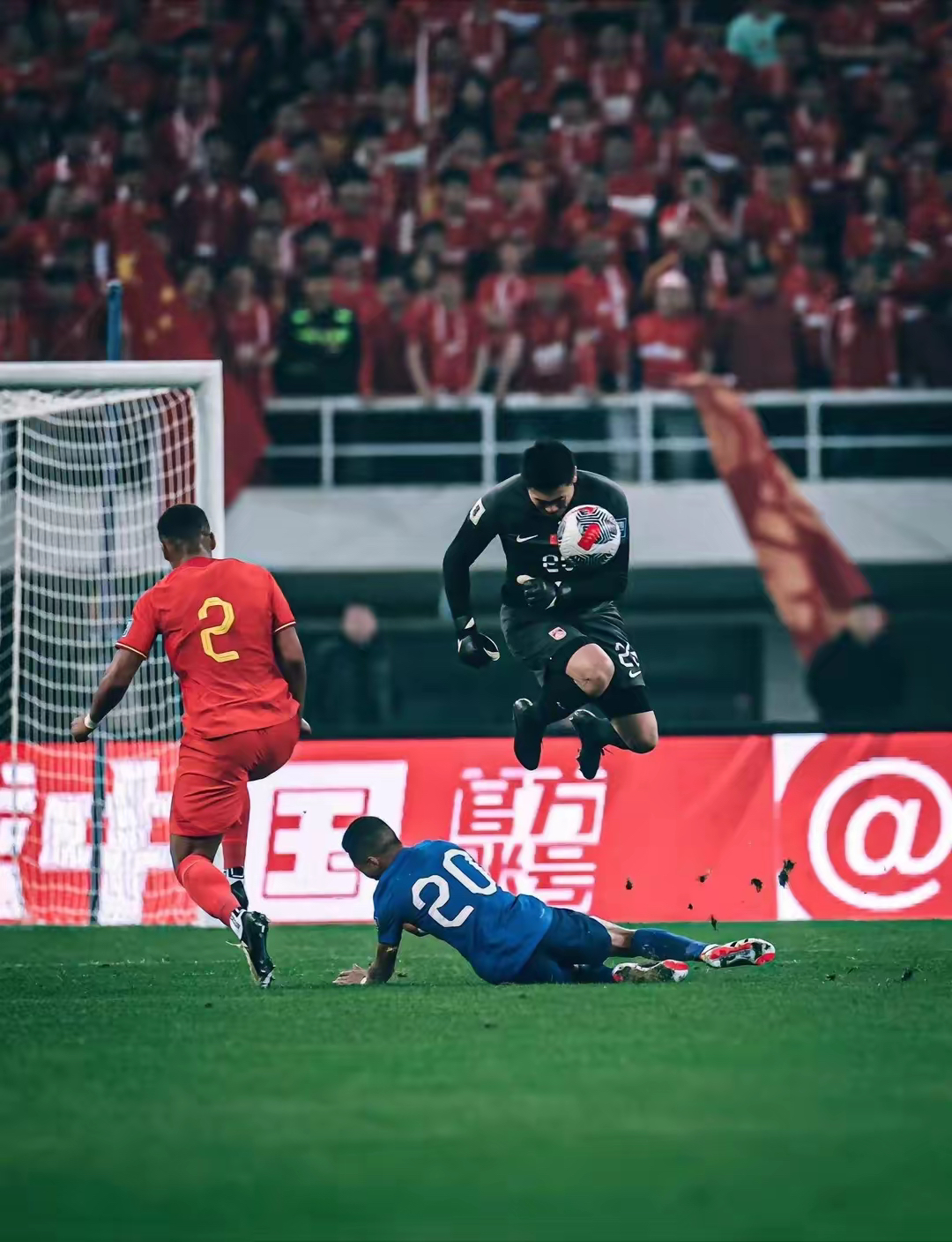 雷速体育数据关于山东泰山迎荷甲关键赛，集结日更衣室发声，信心回归，细节决定成败的信息